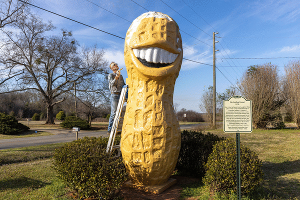 Plains 'smiling peanut' gets facelift as residents prepare to say ...