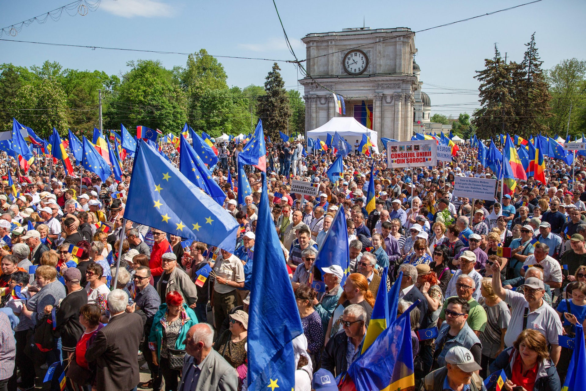 Молдавия поддерживает. Митинги во Франции. Митинг. Митинг в Кишиневе. Митинг фото.