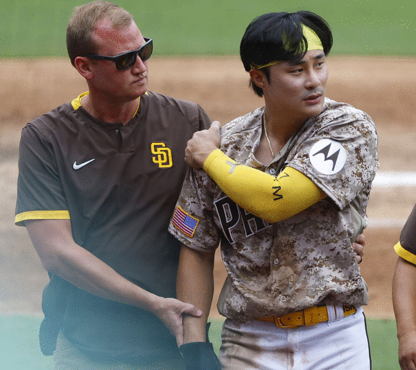 Bryce Miller: Padres hold breath after Ha-Seong Kim's shoulder injury, Baseball