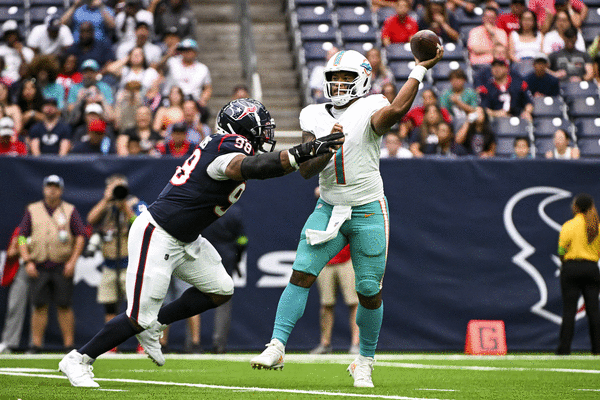 Tua is Throwin to EVERYONE this Drive Leading to Durham Smythe