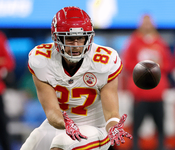 Travis Kelce hyperextends knee, status uncertain for Thursday night