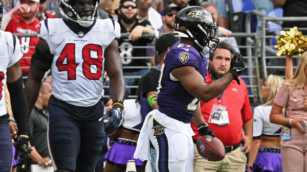 Ravens beat Texans 25-9, but running back J.K. Dobbins leaves in