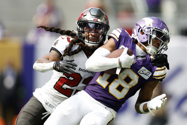 Last-Minute Heroics: Bucs Sneak By Vikings 20–17