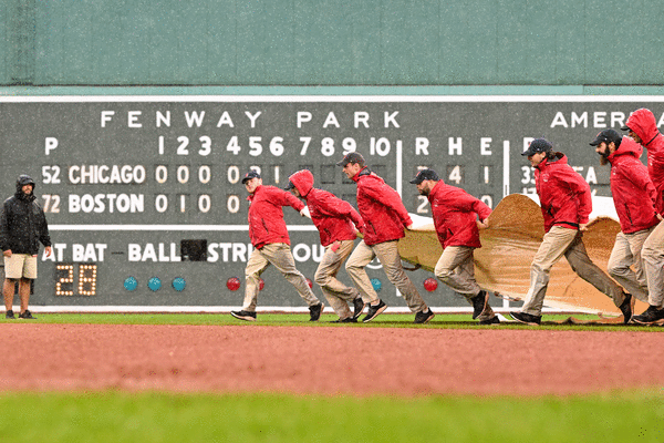Rain forces postponement of Saturday's Royals-White Sox game