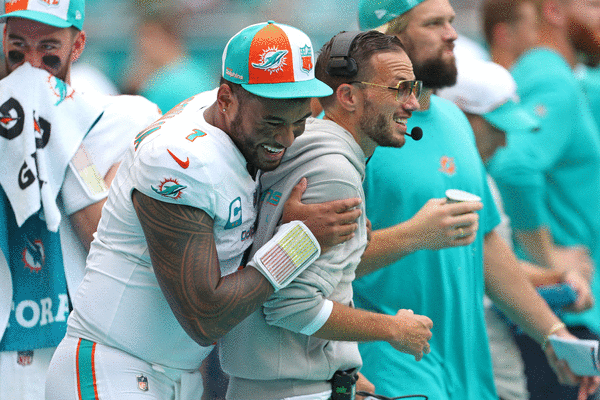 Blowout: Dolphins rout Broncos 70-20