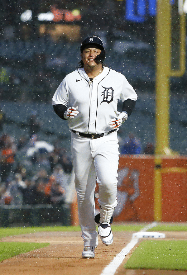 Tigers lead Royals in game suspended after 4 innings