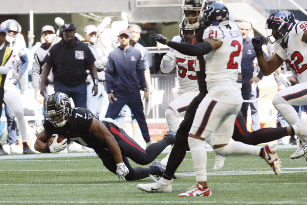 Falcons storm back to win 25-24, handing Packers first loss of their season