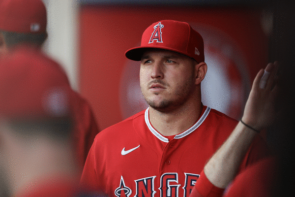 Mike Trout doesn't want trade, pushing for Angels to sign star free agent