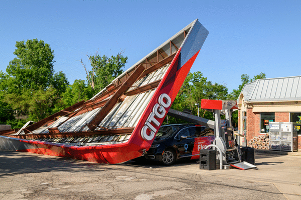 Michigan city of Livonia copes with aftermath of deadly tornado that ...