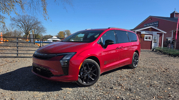 Auto review: On the town in the attractive, redesigned Chrysler Pacifica