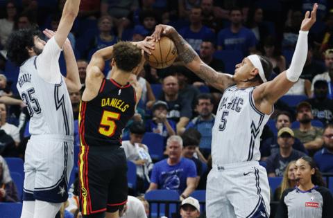 Stephen M. Dowell/Orlando Sentinel/TNS