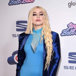 Bang Showbiz / Ava Max has cancelled her upcoming tour dates