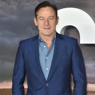 Bang Showbiz / Jason Isaacs has defended Paapa Essiedu