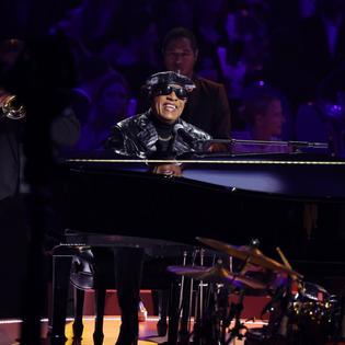 Bang Showbiz / Stevie Wonder calls for peace in the world