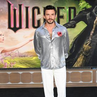 Bang Showbiz / Jonathan Bailey is 'available'