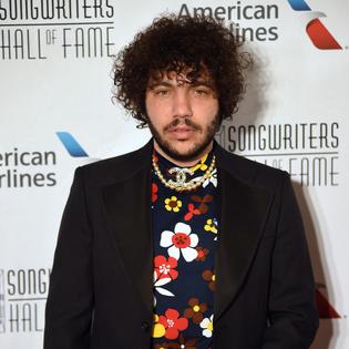 Bang Showbiz / Benny Blanco forgets his own songs