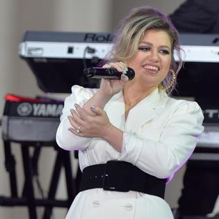 Bang Showbiz / Kelly Clarkson was previously married to Brandon Blackstock