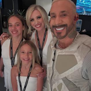 Bang Showbiz / AJ McLean with estranged wife Rochelle and daughters Elliot and Lyric