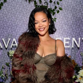 Bang Showbiz / Rihanna lent her voice to the new Smurfs movie
