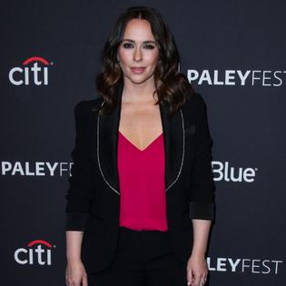 Bang Showbiz / Jennifer Love Hewitt reprised the role of Julie James