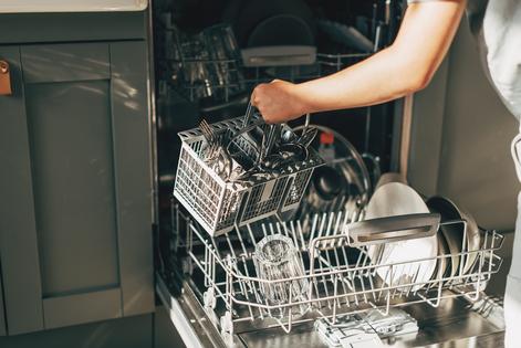 An expert shares simple tips to enhance your appliance and achieve sparkling dishes after every load. (Kseniya Ovchinnikova/Getty Images/TCA)