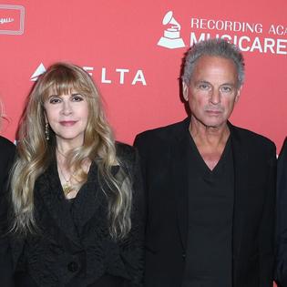 Bang Showbiz / Stevie Nicks and Lindsey Buckingham shared matching Instagram posts