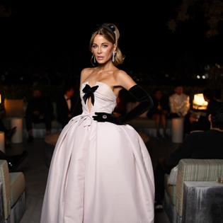 Bang Showbiz / Kate Beckinsale has been left devastated by the death of her mother