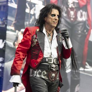 Bang Showbiz / Alice Cooper has some advice for his pal Johnny Depp