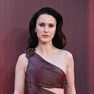 Bang Showbiz / Mikaela Hoover has heaped praise on Rachel Brosnahan.