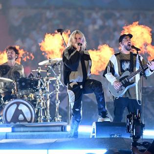 Bang Showbiz / Linkin Park's One More Light 'too sad to play'