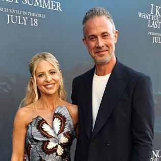 Bang Showbiz / Freddie Prinze Jr. kept quiet about Sarah Michelle Gellar's cameo in the new I Know What You Did Last Summer film.