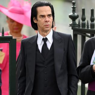 Bang Showbiz / Nick Cave has donated 2,000 books to charity