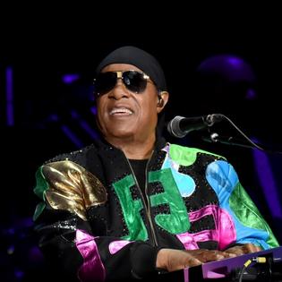 Bang Showbiz / Stevie Wonder's 'heart is broken' after death of Malcolm-Jamal Warner