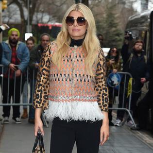 Bang Showbiz / 'I'd totally jump on that': Jessica Simpson ready to start dating again.
