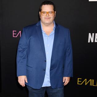 Bang Showbiz / Josh Gad has COVID-19