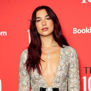 Bang Showbiz / Dua Lipa has become an official citizen of Kosovo