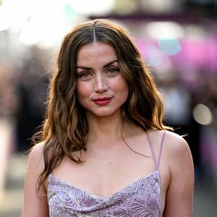 Bang Showbiz / Ana de Armas enjoys being out of the spotlight