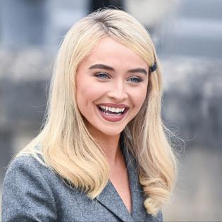Bang Showbiz / Sabrina Carpenter performed with Earth, Wind and Fire at Lollapalooza