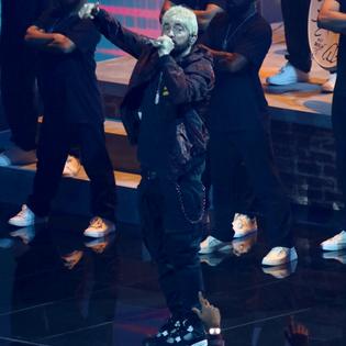 Bang Showbiz / Eminem and Dr Dre have been accused of leaving radio DJ Jo Whiley feeling 'tiny and stupid'