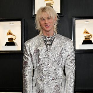 Bang Showbiz / Machine Gun Kelly rarely eats