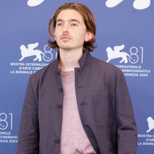 Bang Showbiz / Austin Abrams already knew the Weapons twist before he read the script