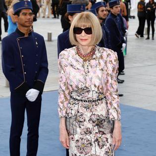 Bang Showbiz / Anna Wintour is said to be lining up Chloe Malle as the frontrunner to succeed her at Vogue.