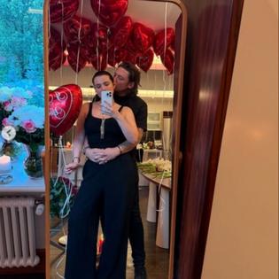 Bang Showbiz / Bella Thorne proposes to fiance