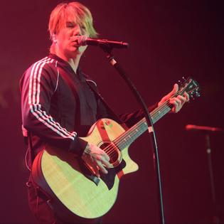 Bang Showbiz / The Goo Goo Dolls stage mock fights to keep their working relationship cordial