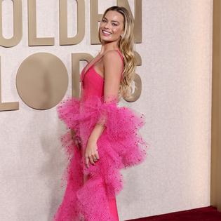Bang Showbiz / Colin Farrell has heaped praise on Margot Robbie