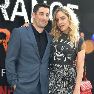Bang Showbiz / Jason Biggs and his wife Jenny Mollen