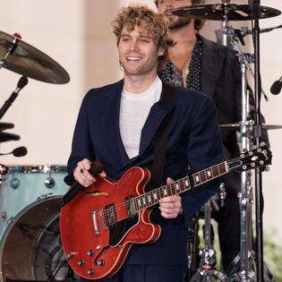 Bang Showbiz / Luke Hemmings has become a father for the first time
