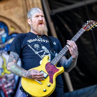 Bang Showbiz / Mastodon remembered ex-guitarist Brent Hinds at their first gig since his death.