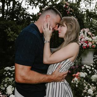Bang Showbiz / Travis Kelce's mother has publicly shown her support for his engagement to Taylor Swift.