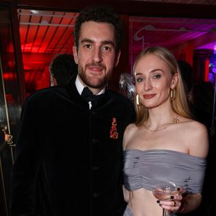 Bang Showbiz / Sophie Turner and Peregrine Pearson split again?